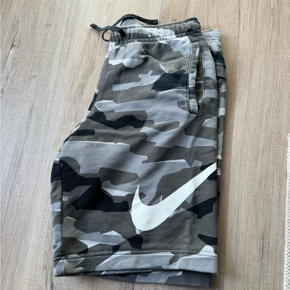 Men’s Nike Shorts - Medium